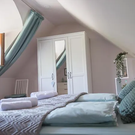 Piros Vendeghaz Tatil Evi