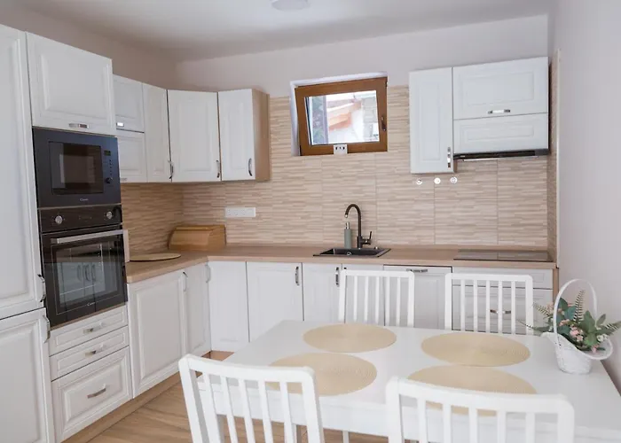 Piros Vendeghaz * Tihany