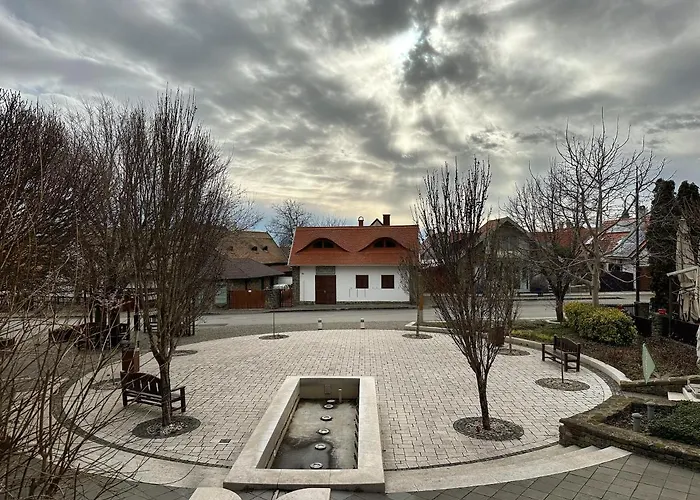 Piros Vendeghaz Tihany